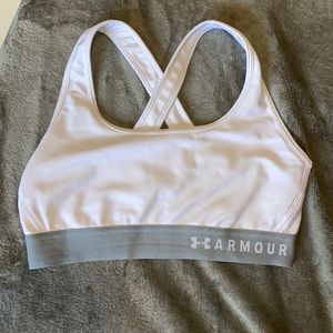 Under Armour sports bra! Size Medium!